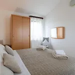 아파트 Lovely In