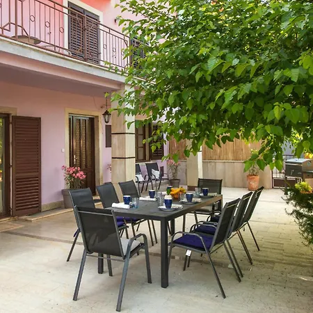 4 Bedroom In Appartement Krnica