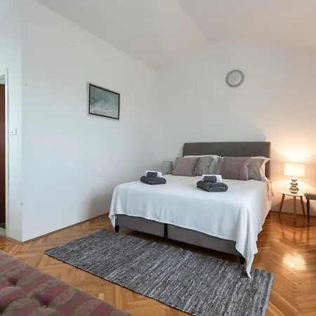 Apartment 4 Bedroom In Krnica