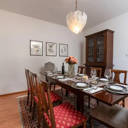 4 Bedroom In Apartment *